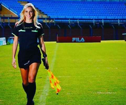 美女足球裁判：来自巴西的美女科伦波