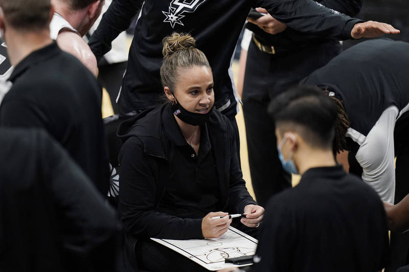 湖人冠军主帅盛赞马刺女助教哈蒙 有天她会成为NBA总教练